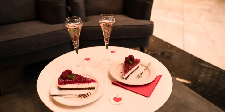 Sladký Valentýn: sekt s brusinkami nebo mojito a cheescake nebo zmrzlina