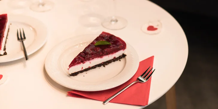 Sladký Valentýn: sekt s brusinkami nebo mojito a cheescake nebo zmrzlina