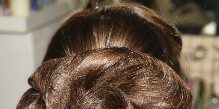 Večerní líčení nebo fotomake-up i vč. společenského účesu ve Studiu Visage