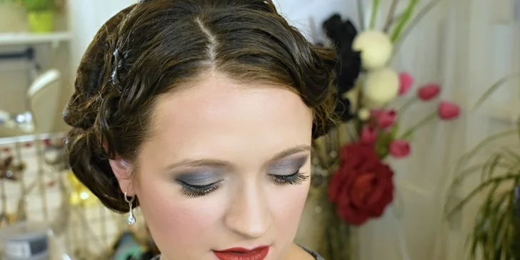 Večerní líčení nebo fotomake-up i vč. společenského účesu ve Studiu Visage
