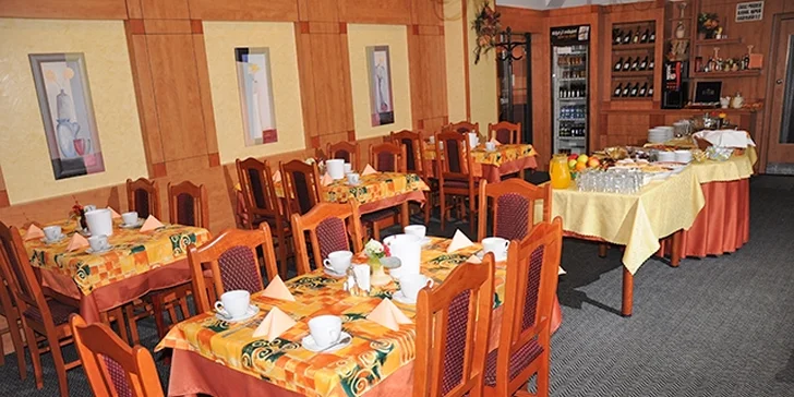 Exkluzivní pečená žebra: 500 nebo 1000 g s chlebem, hořčicí a křenem