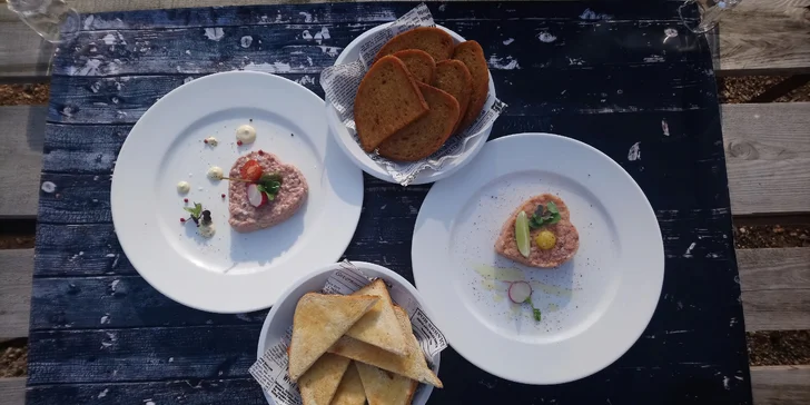 Valentýnské tataráky dle výběru i s pečivem v legendární restauraci Šelepka