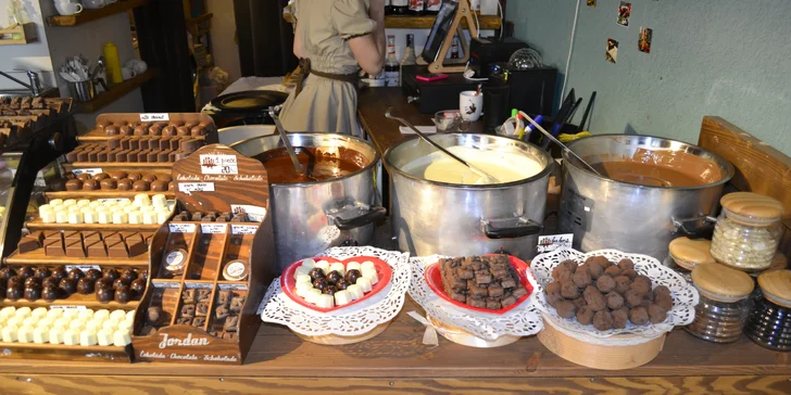 Sladká svačinka: čokoládové fondue s ovocem a marshmallow pro 2 osoby