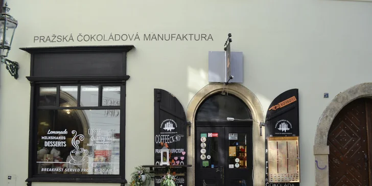 Americké lívance se sirupem, džemem, jogurtem a teplý nápoj pro 1 i 2 os.