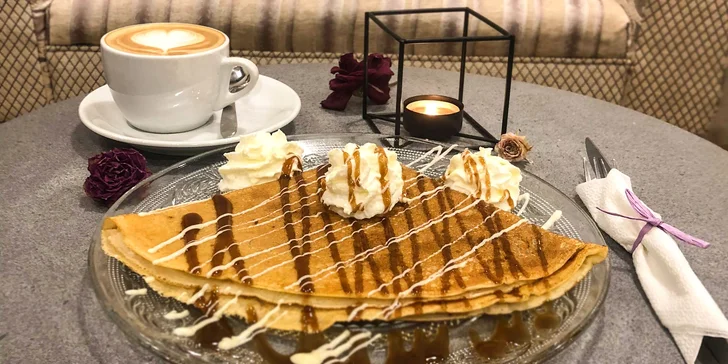 Sladká palacinka podľa výberu s cappuccinom, espressom alebo čajom