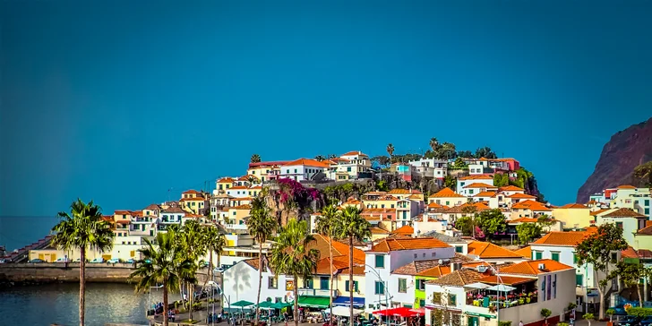 Funchal je hlavné mesto Madeiry, v ktorom žije približne 112 000 obyvateľov. Vďaka svojej polohe okolo širokej zátoky na južnom pobreží ostrova má metropola príjemné klimatické podmienky po celý rok.