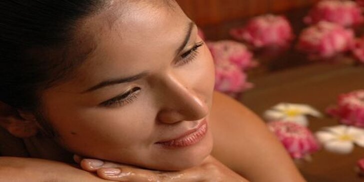 Tradiční thajská nebo olejová aromatická masáž