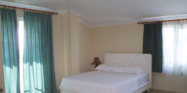 Letecky do Albánie, Drač: 7 nocí v hotelu na pláži, bazén a all inclusive
