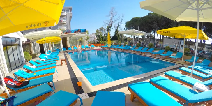 Letecky do Albánie, Drač: 7 nocí v hotelu na pláži, bazén a all inclusive