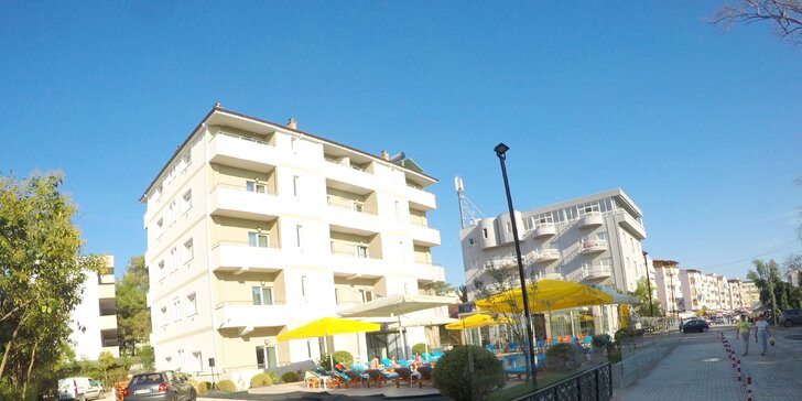 Letecky do Albánie, Drač: 7 nocí v hotelu na pláži, bazén a all inclusive