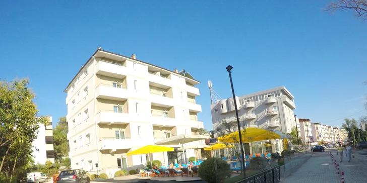 Letecky do Albánie, Drač: 7 nocí v hotelu na pláži, bazén a all inclusive