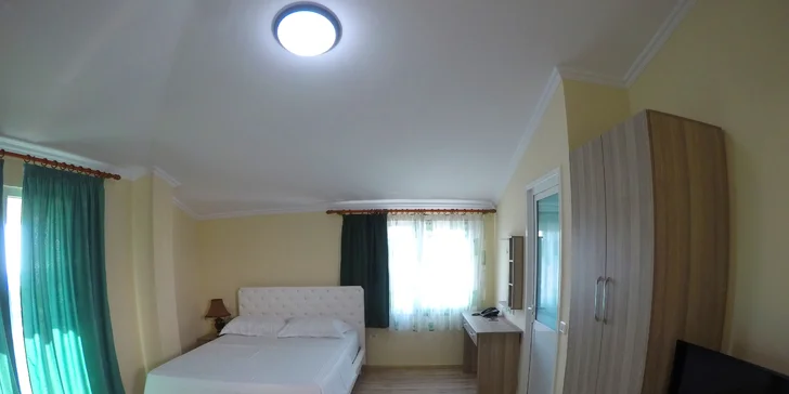 Letecky do Albánie, Drač: 7 nocí v hotelu na pláži, bazén a all inclusive