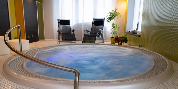 Dopřejte si relax: 60 min. v privátním wellness s velkou vířivkou pro 2–4 osoby