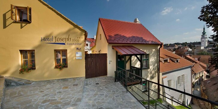 Hotel ze 17. století v centru Třebíče: snídaně, prohlídka památek i sauna