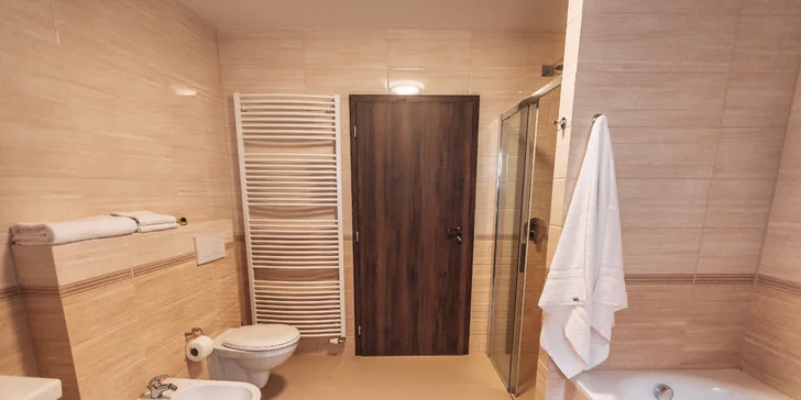 Léto v centru Karlových Varů se snídaní i wellness procedury