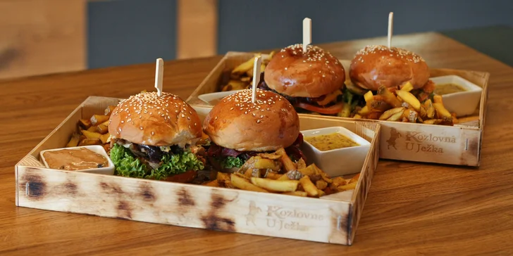 2 či 4 miniburgery v domácí housce: vepřové, sýr halloumi i hovězí pastrami