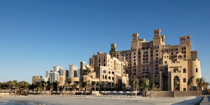 Dovolená v emirátu Sharjah: 4–9 nocí v 5* hotelu s plnou penzí, 50 m od pláže