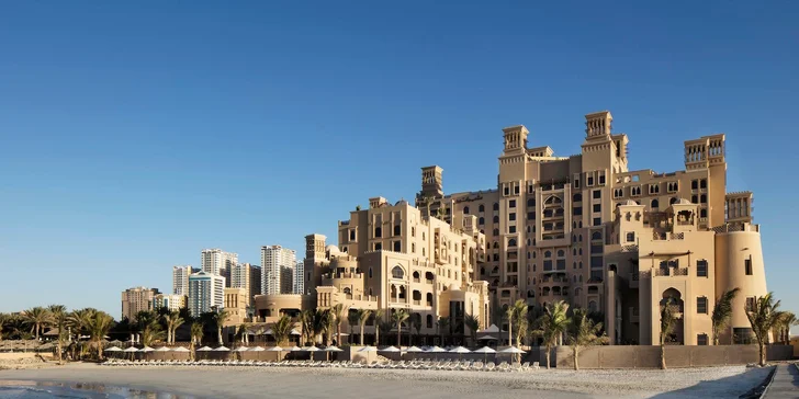 Dovolená v emirátu Sharjah: 5–12 nocí v 5* hotelu s lázněmi i dětským koutkem