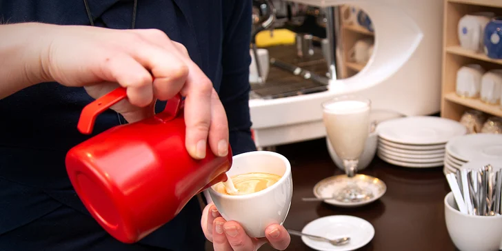 Příjemné chvilky: dvě kávy podle výběru ze 4 druhů nebo dvě kávy flat white