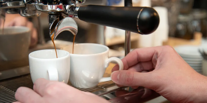 Příjemné chvilky: dvě kávy podle výběru ze 4 druhů nebo dvě kávy flat white