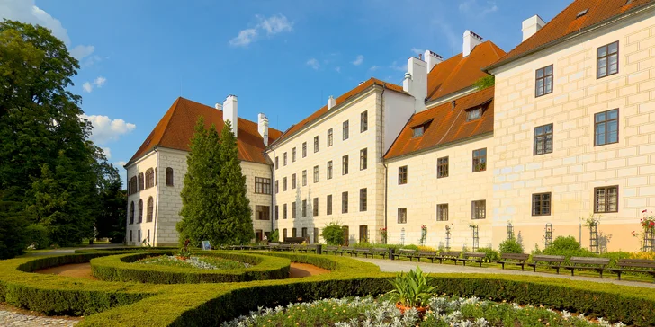 Pobyt v renesančním hotelu v srdci Třeboně se snídaní i polopenzí a saunou