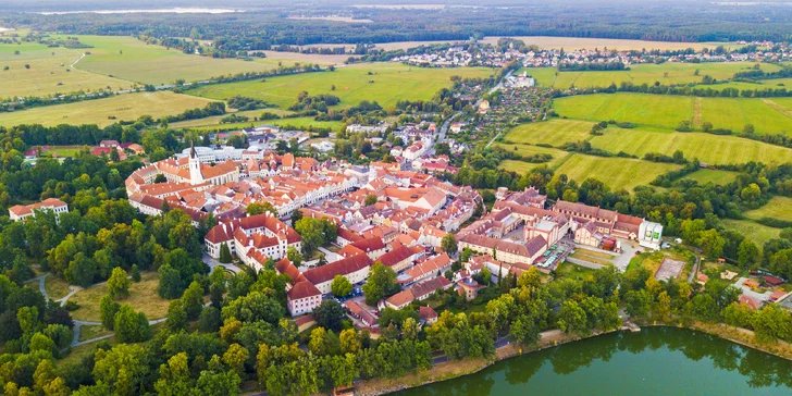 Pobyt v renesančním hotelu v srdci Třeboně se snídaní i polopenzí a saunou