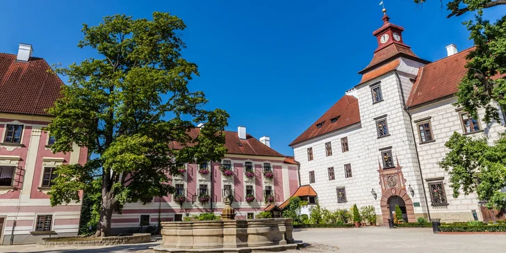 Pobyt v renesančním hotelu v srdci Třeboně se snídaní i polopenzí a saunou