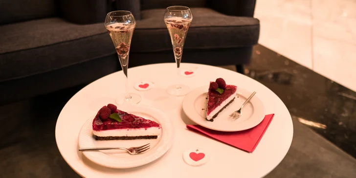 Sladký Valentýn: sekt s brusinkami nebo mojito a cheescake nebo zmrzlina
