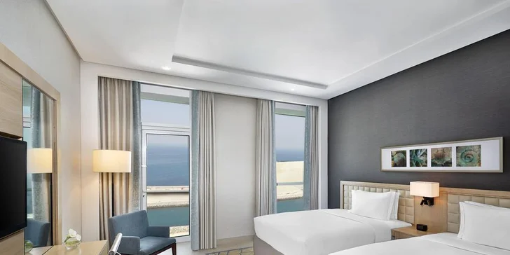 Skvělá dovolená v exotické Dubaji: 4–9 nocí v 5* hotelu u pláže s polopenzí