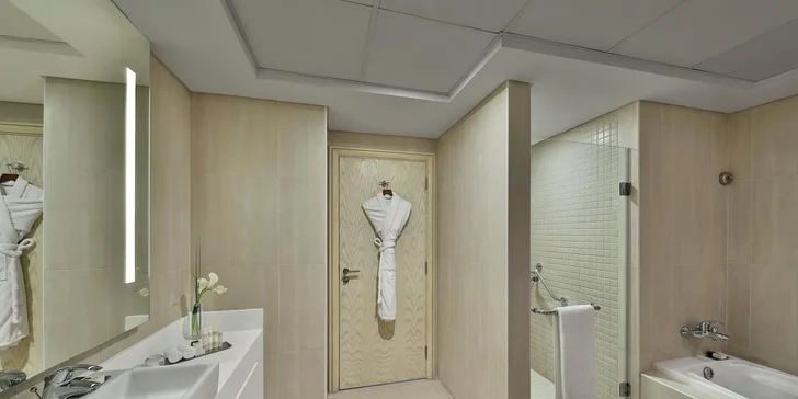 Skvělá dovolená v exotické Dubaji: 4–9 nocí v 5* hotelu u pláže s polopenzí