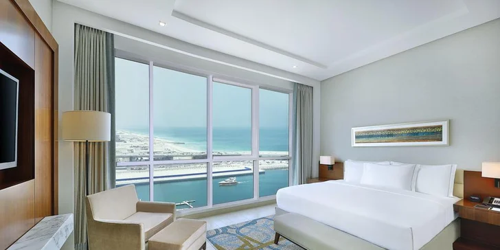 Skvělá dovolená v exotické Dubaji: 4–9 nocí v 5* hotelu u pláže s polopenzí
