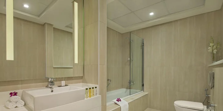 Skvělá dovolená v exotické Dubaji: 4–9 nocí v 5* hotelu u pláže s polopenzí