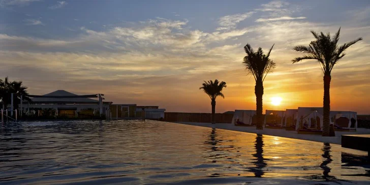 Skvělá dovolená v exotické Dubaji: 4–9 nocí v 5* hotelu u pláže s polopenzí