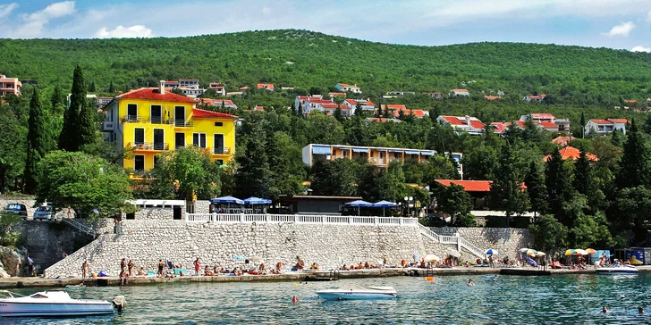 Autobusem do Chorvatska na 7 nocí jen 50-200 m od pláže včetně polopenze