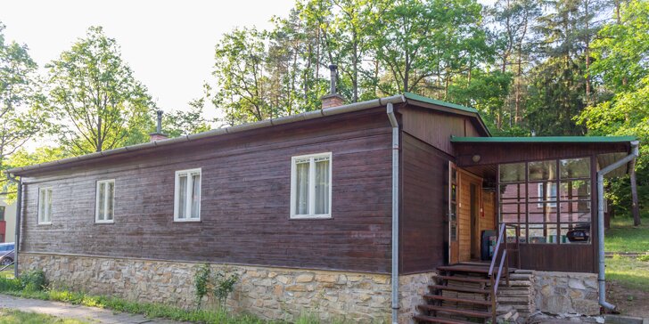 Chata u Vranovské přehrady: vybavená kuchyně i zahrada s grilem