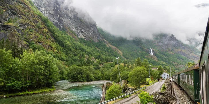 V ceně máte také 5 nocí ve dvoulůžkovém pokoji v hotelu s bufetovou snídaní a 1 večeři v oblasti Sognefjordu. 
