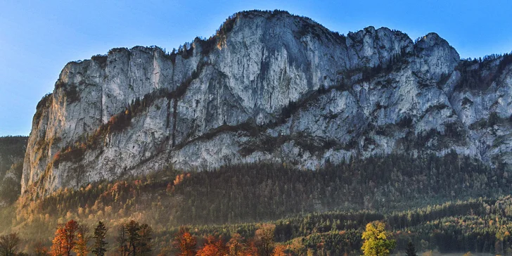Skalní vrchol se vypíná nad malebným jezerem Mondsee do výšky 500 metrů a zve na překrásný výhled nejen na vodní hladinu ale i podhůří 
