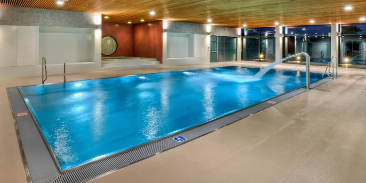 Večerní relaxace: 2 hod. v moderním wellness a čokoládový fondant s kávou pro dva