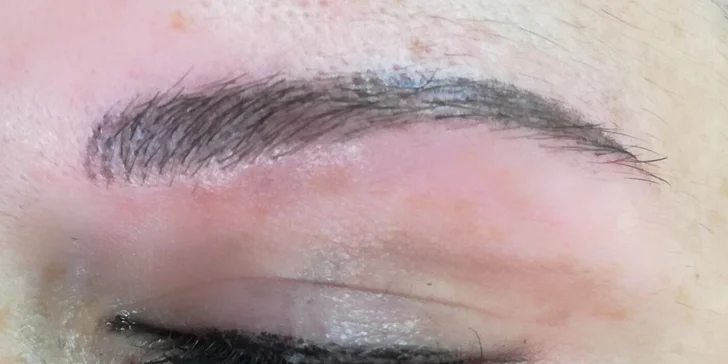 Permanentní make-up: horní nebo dolní oční linky, rty či obočí