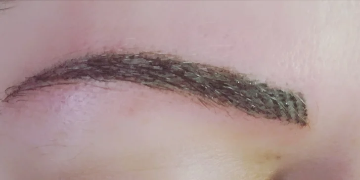 Permanentní make-up: horní nebo dolní oční linky, rty či obočí