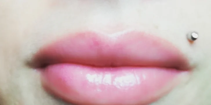 Permanentní make-up: horní nebo dolní oční linky, rty či obočí