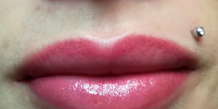 Permanentní make-up: horní nebo dolní oční linky, rty či obočí