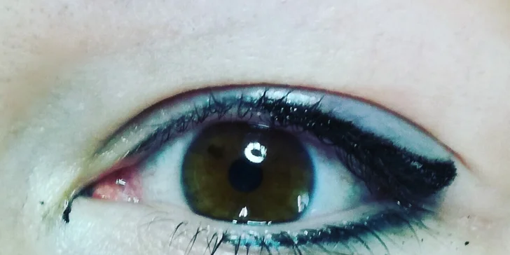 Permanentní make-up: horní nebo dolní oční linky, rty či obočí