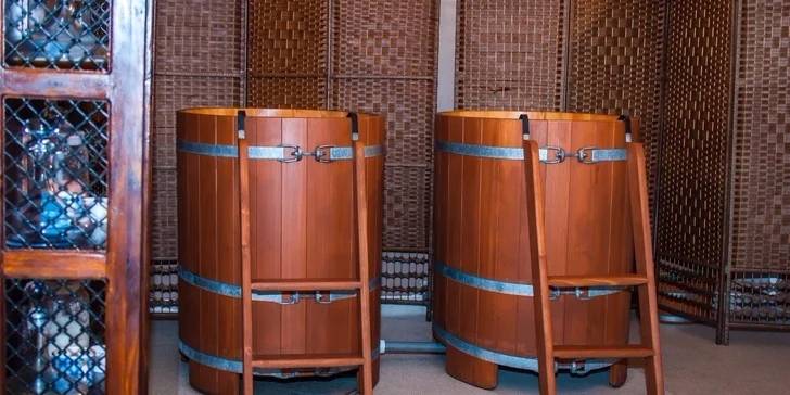 V ceně máte 60minutový vstup do relax roomu se saunou a ochlazovacím vědrem.