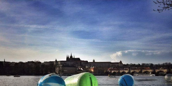 Pražské mosty, ostrůvky a slavné památky uvidíte z úhlu, jaký jste ještě nepoznali.