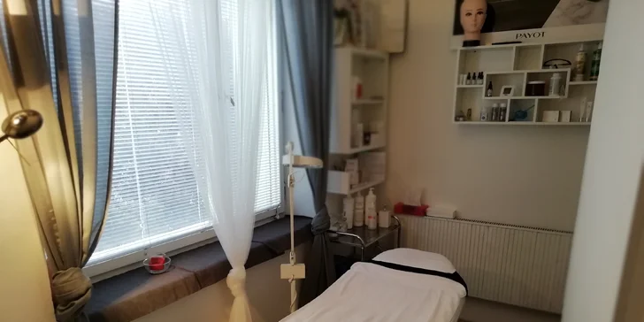Permanentní prodloužení a zahuštění řas včetně kartáčku na pročesání