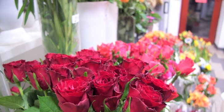 Nádherný pugét z rudých holandských růží včetně dopravy