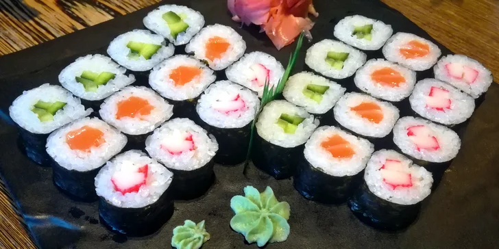 Sushi sety v centru Hradce: 8 až 24 ks s lososem, krevetou i avokádem