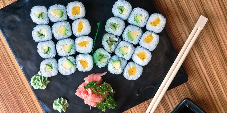 Sushi sety v centru Hradce: 8 až 24 ks s lososem, krevetou i avokádem