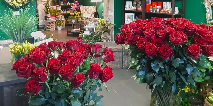 Nalaďte se na jaro: 7–25 tulipánů s okrasnou zelení z Květinového světa